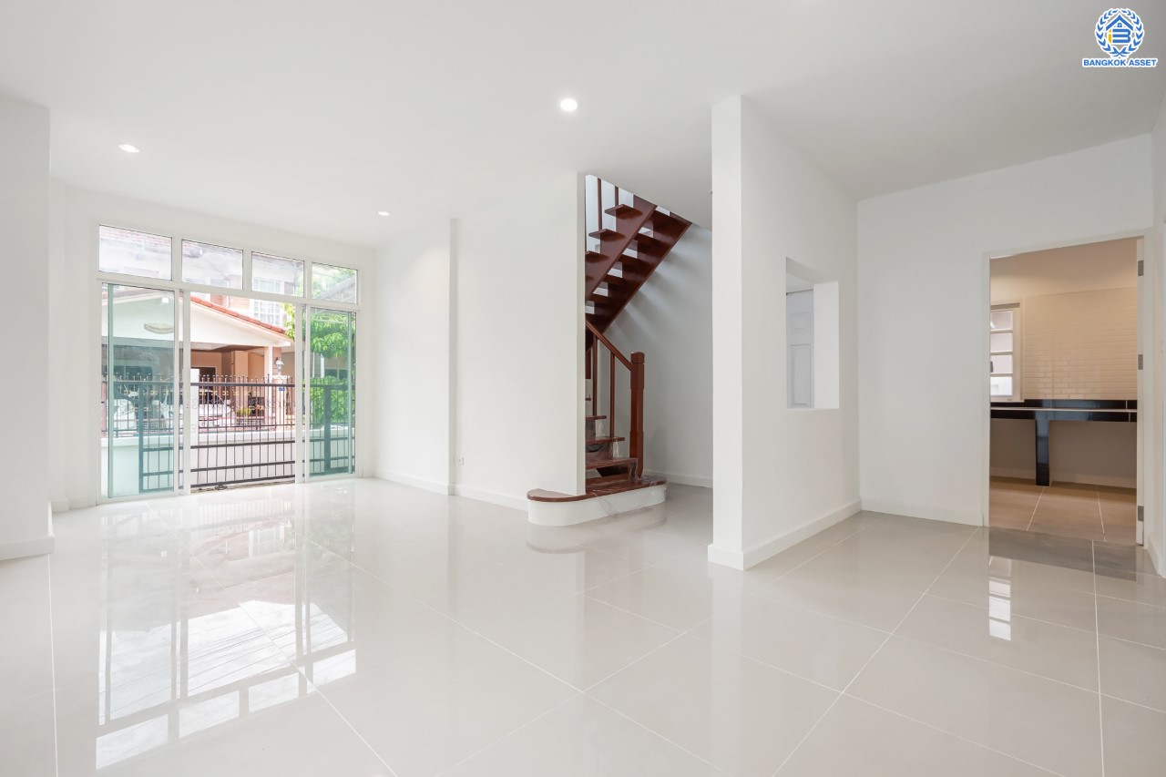 บ้านมือสองตกแต่งใหม่ ม.ลลิลอินเดอะพาร์ค บางใหญ่ พร้อมอยู่ตอบโจทย์ทุกฟังก์ชัน เนื้อที่ 50 ตร.ว. ฟังก์ชัน 3 ห้องนอน 2 ห้องน้ำ 1 ที่จอดรถ บนทำเลเดินทางสะดวก ใกล้เซ็นทรัลเวสต์เกต ทางด่วน "กาญจนาภิเษก และเพียง 5 นาทีถึงรถไฟฟ้าสายสีม่วง "สถานีตลาดบางใหญ่"